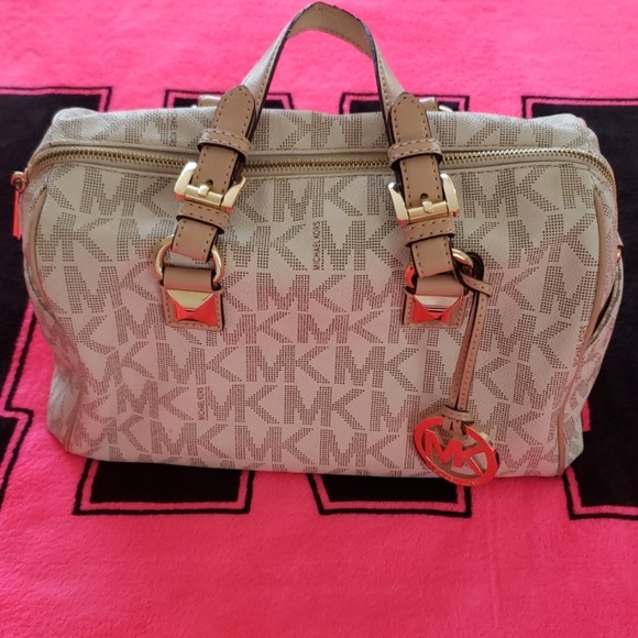 Michael Kors Handbags - Michael Kors Jet Set Vanilla Bag REPOSH
